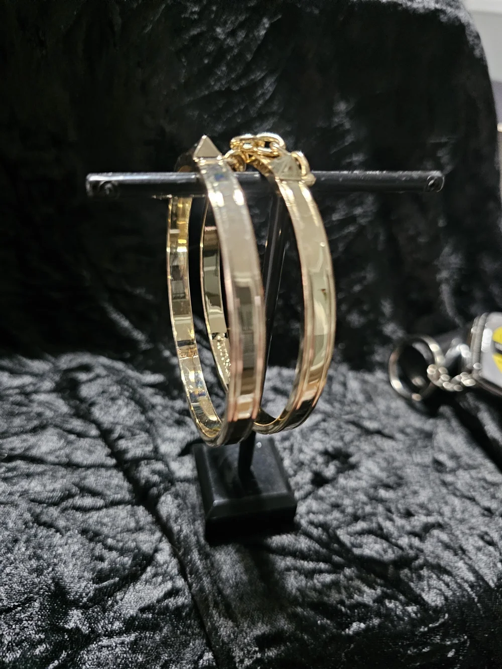 Gold Women's Linked Bangle Bracelet - Elegant Chain Detail
